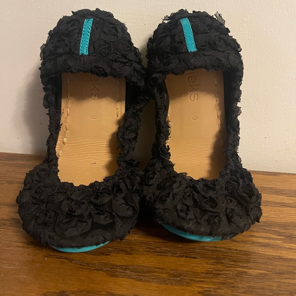Brand new black rose tieks